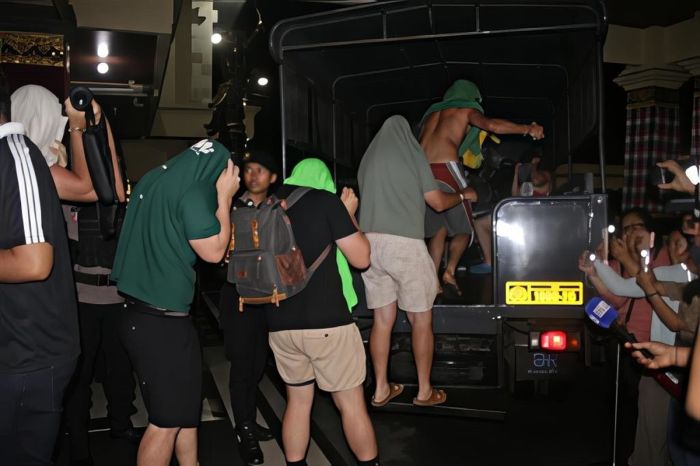 Девушке, ранее переспавшей с 1057 партнерами за сутки, грозит до 15 лет тюрьмы за секс-марафон в Индонезии Девушке, ранее переспавшей с 1057 партнерами за сутки, грозит до 15 лет тюрьмы за секс-марафон в Индонезии native-yes