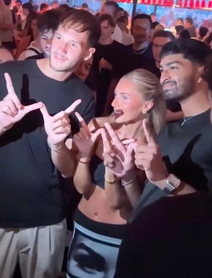 Переспавшую с тысячей мужчин порнозвезду выгнали из ночного клуба