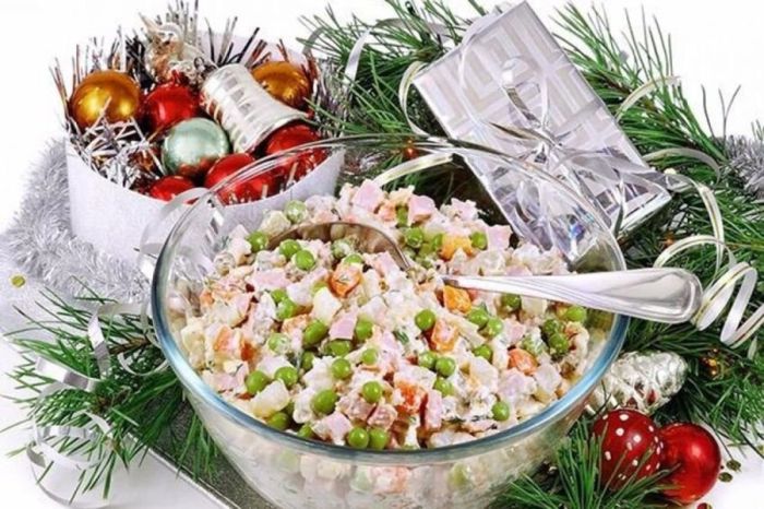 Новогоднее на праздничном столе в СССР native-yes