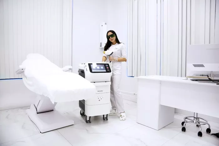 Лицо и «лазерная пушка»: когда диодный лазер не показан, чем заменить и как не спровоцировать усиление волос – объясняет врач-косметолог EPILAS