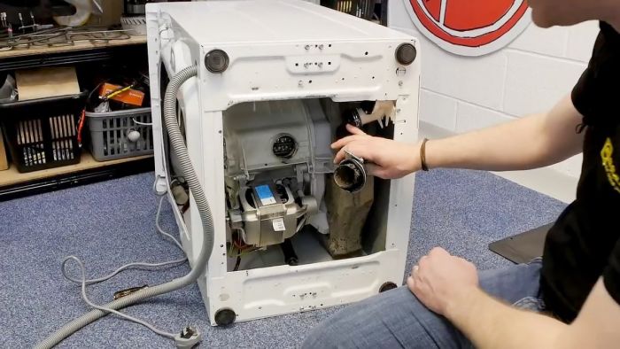 Как достать из стиральной машины мелкие предметы, попавшие за барабан native-yes