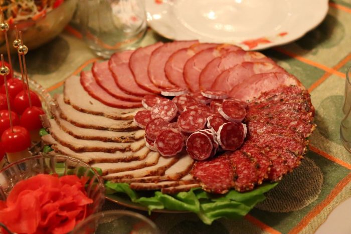 Новогоднее на праздничном столе в СССР native-yes