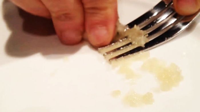 Как измельчить чеснок без беснокодавилки и ножа native-yes