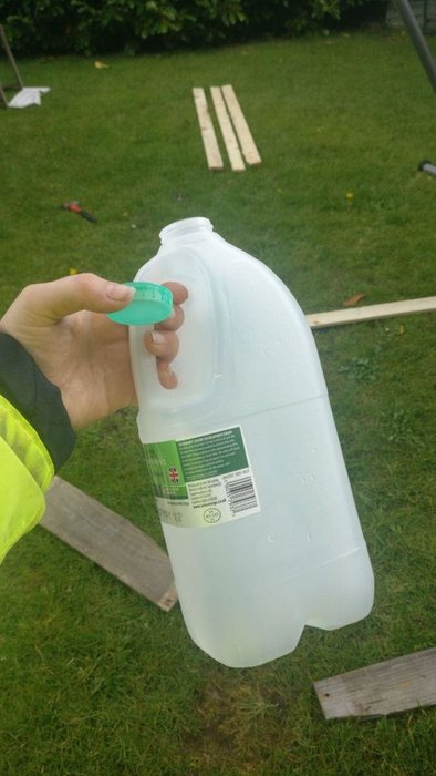 Как сделать полноценную садовую лейку из канистры Как сделать полноценную садовую лейку из канистры native-yes