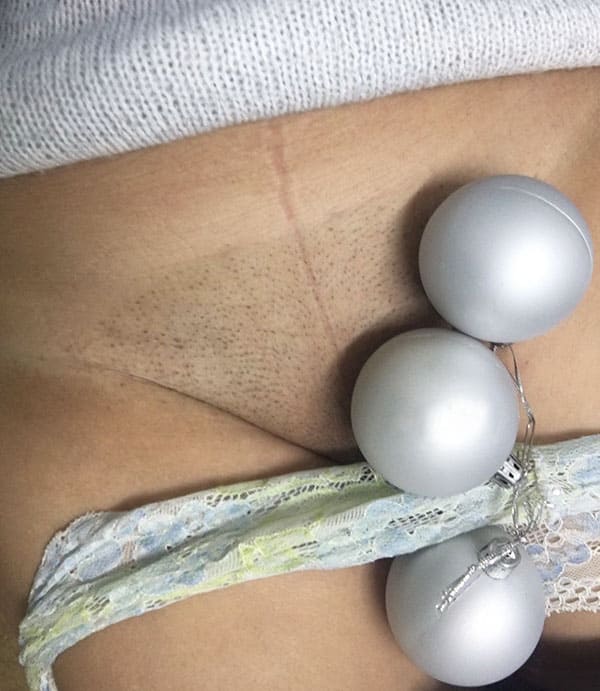 картинка d8a98a6d42 foto golyh devushek na novyj god 18