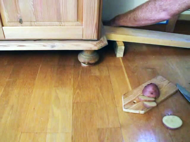 Как легко передвинуть тяжёлую мебель одному native-yes