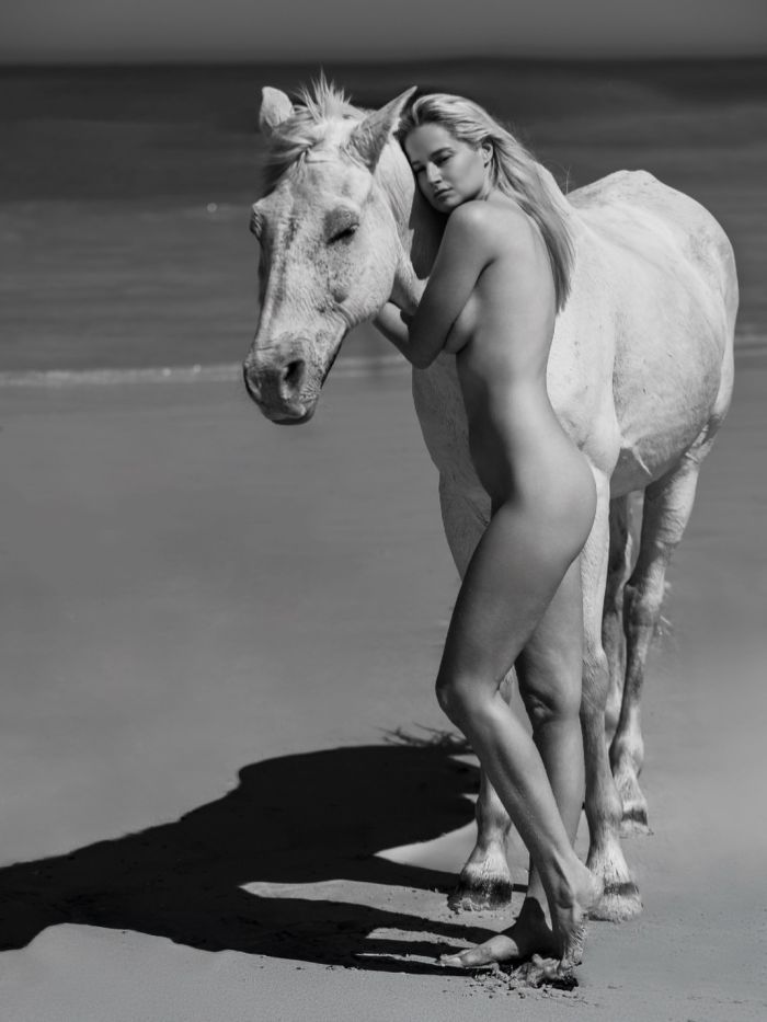 картинка 91527a74b8 zhenevev morton na otkrovennyh fotografijah 4