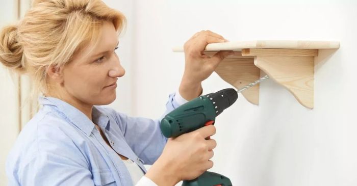 Полка раздора: как сверление стены обернулось судебным иском и 90 тысячами рублей