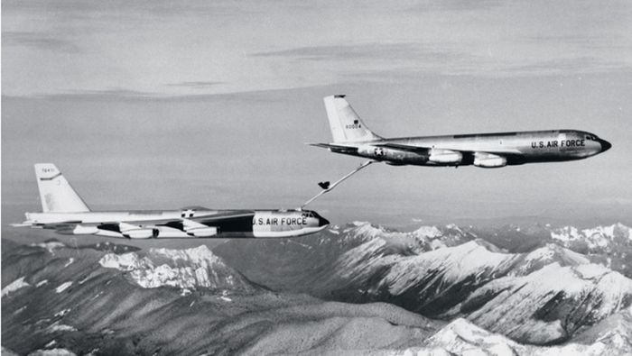 Как американцы уронили на Испанию четыре ядерные бомбы