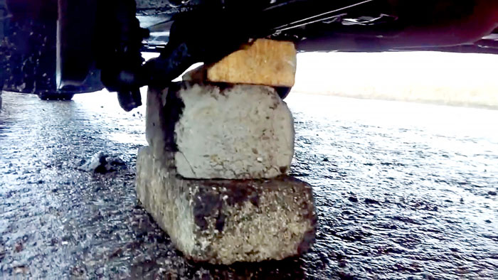 картинка 293acc0c4b kak pomenjat koleso bez domkrata 6