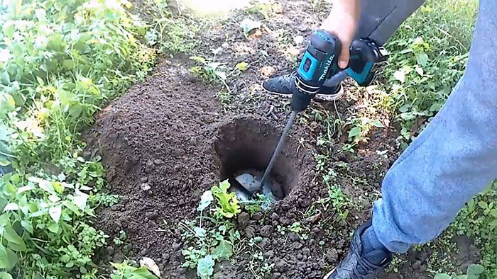 Как сделать садовый бур своими руками