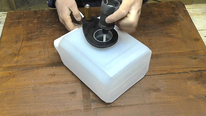 картинка 8a1fc5d34f katushka pod kabel iz plastikovoj kanistry 22