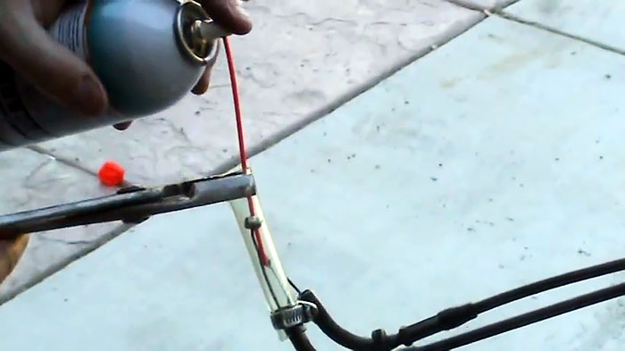 Как смазывать тросики быстро и правильно не снимая native-yes