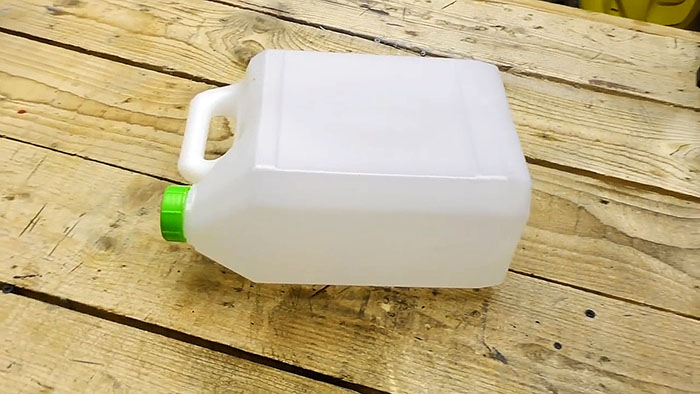 картинка a632c124c4 katushka pod kabel iz plastikovoj kanistry 2