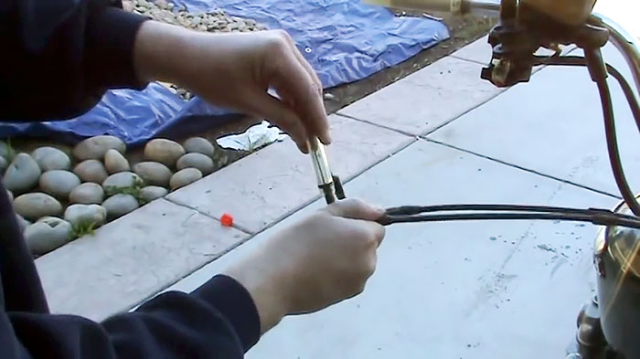 Как смазывать тросики быстро и правильно не снимая native-yes