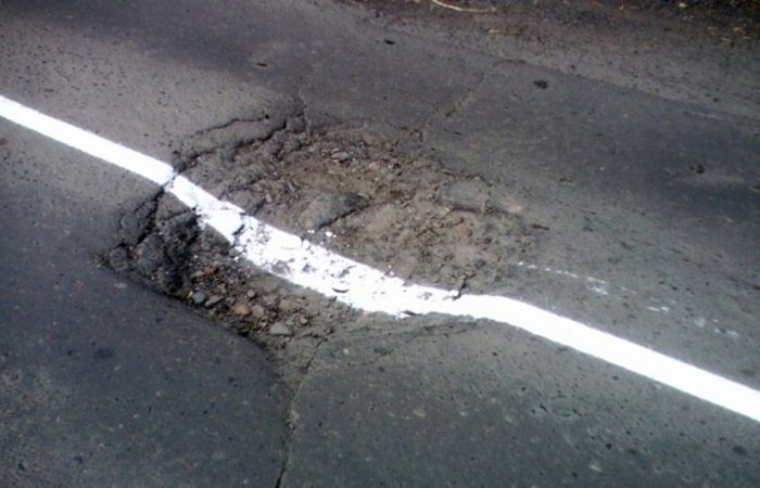 Яма на дороге и сплошная линия: что грозит водителю