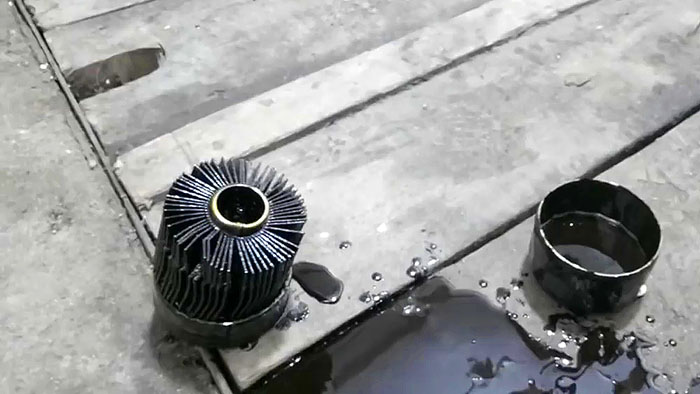 Личный эксперимент: что собрал магнит на масляном фильтре за 5000 км