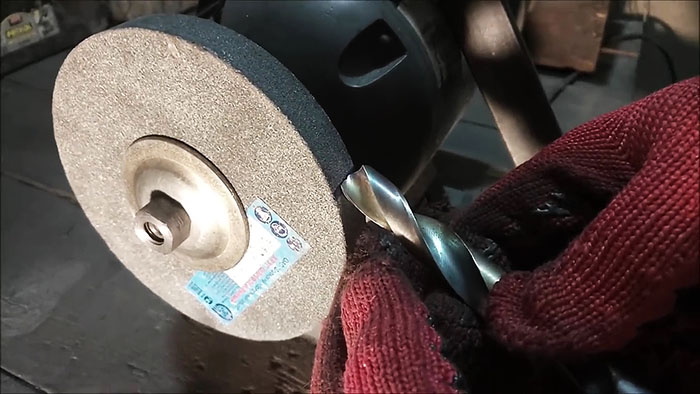 картинка 5cc6999302 kak samomu pravilno zatochit sverlo vruchnuju 3