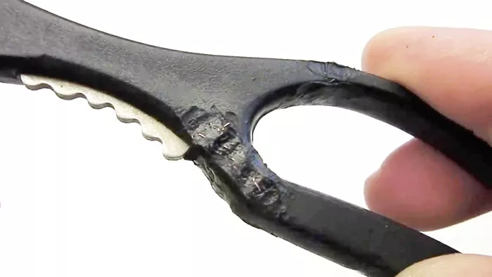 картинка bc24cca8c9 remont plastikovoj rukojatki nozhnic 9