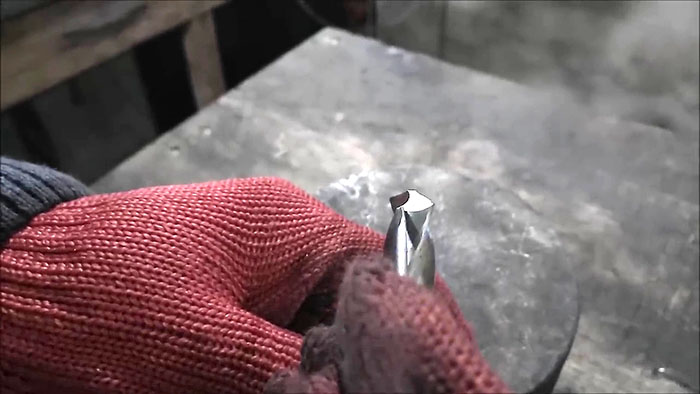 картинка cc00c179c7 kak samomu pravilno zatochit sverlo vruchnuju 2