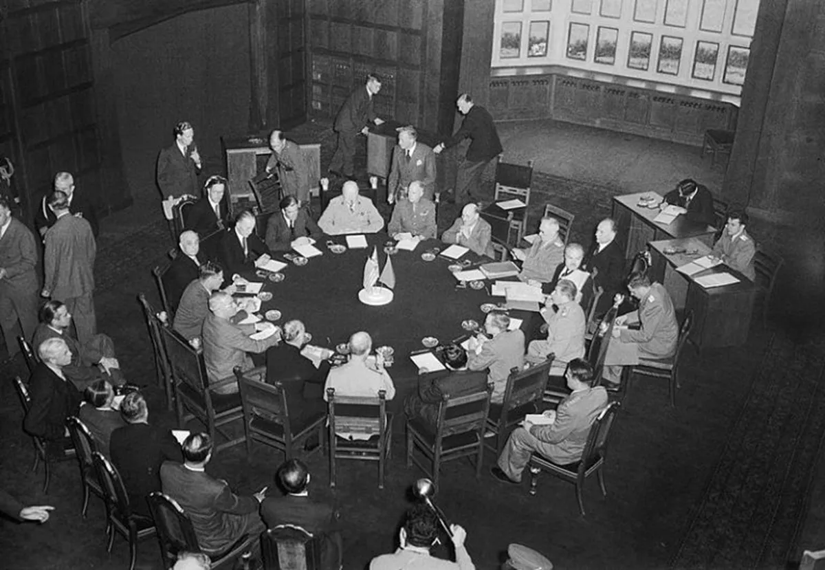 Неожиданный должник: какая страна полностью рассчиталась с СССР за ущерб в войне