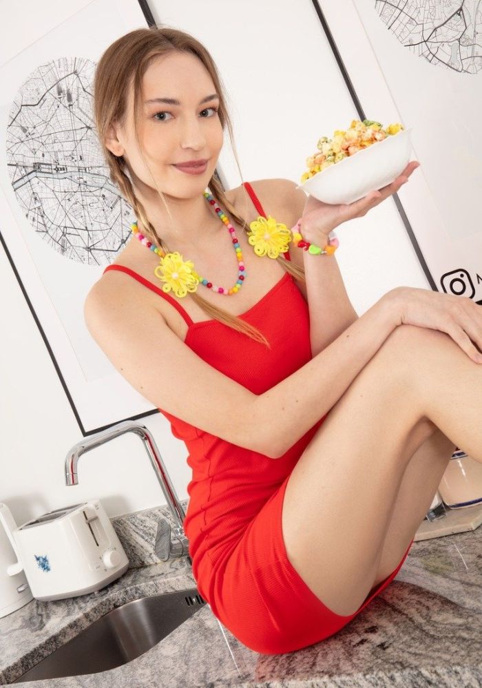 картинка 02500c6484 strojnjashka devushka v korotkom plate bez trusikov 5