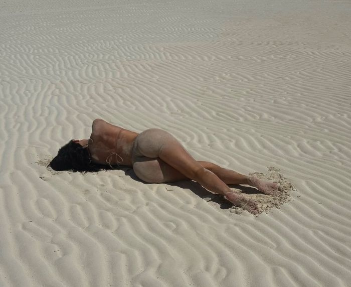 картинка 1a150e5c4a kajli dzhenner demonstriruet svoju potrjasajuschuju figuru 7