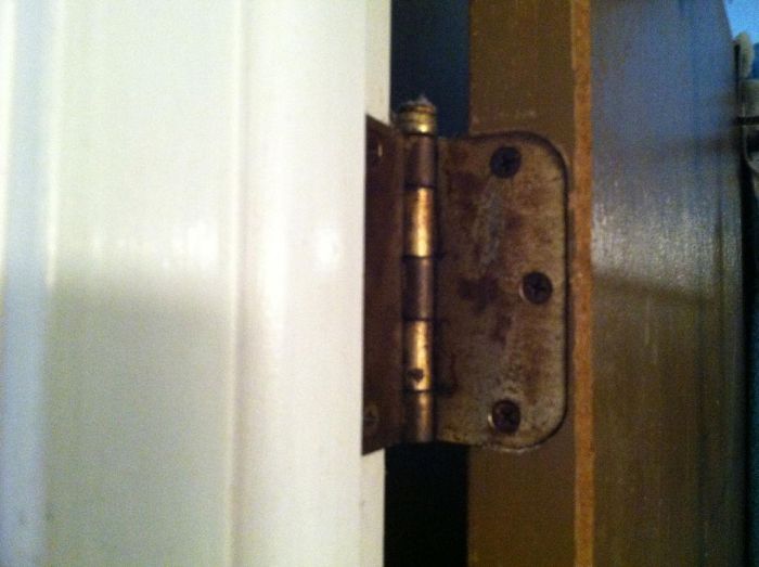 картинка 22fbe90ac7 vosstanovlenie razbityh otverstij pod shurupy dvernoj petli 14