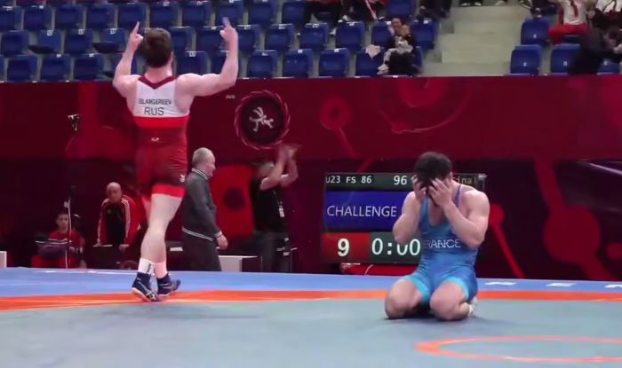 Российский борец Бозигит Исламгереев удивил мир эффектным приёмом на Чемпионате Европы