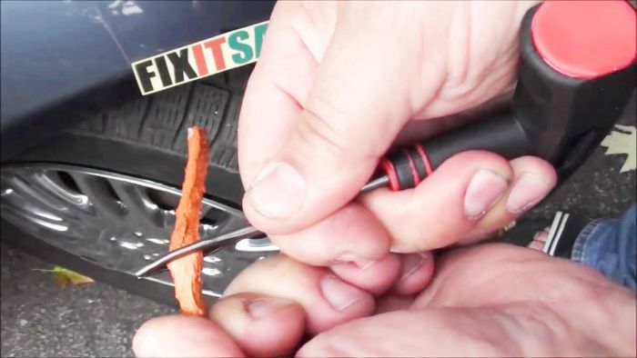 Как быстро заделать прокол в бескамерной шине, не снимая колесо