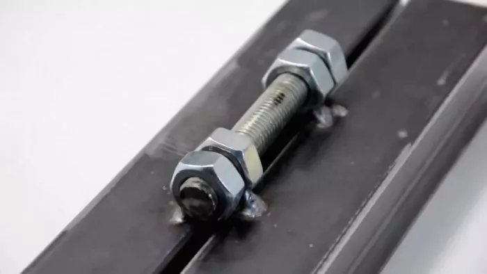 Навесная петля из подручных материалов своими руками