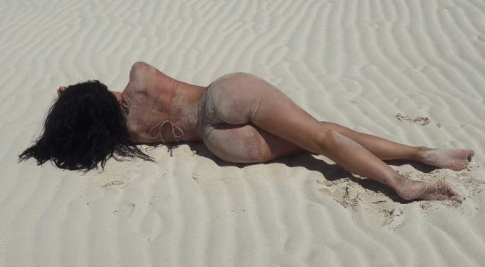 картинка a5a8724aaf kajli dzhenner demonstriruet svoju potrjasajuschuju figuru 11