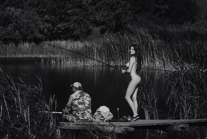 картинка b75b59a0c8 golye devushki na rybalke 15