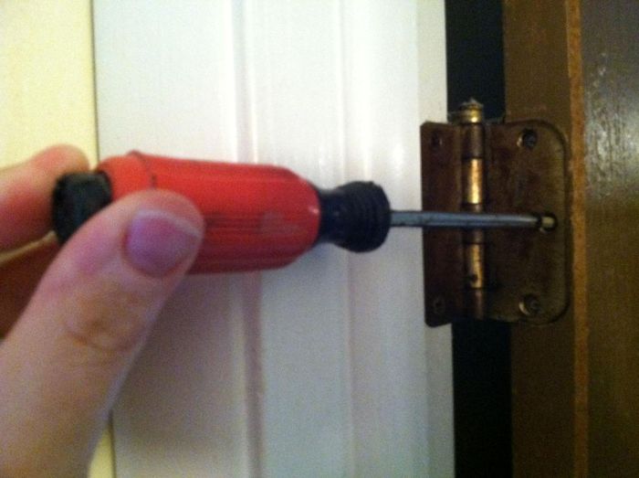 картинка c3410a9f68 vosstanovlenie razbityh otverstij pod shurupy dvernoj petli 13