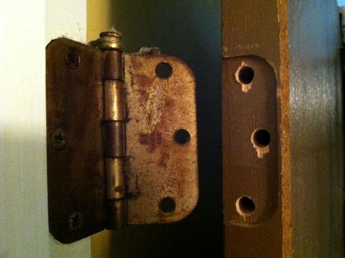 картинка c6d4a469f2 vosstanovlenie razbityh otverstij pod shurupy dvernoj petli 4