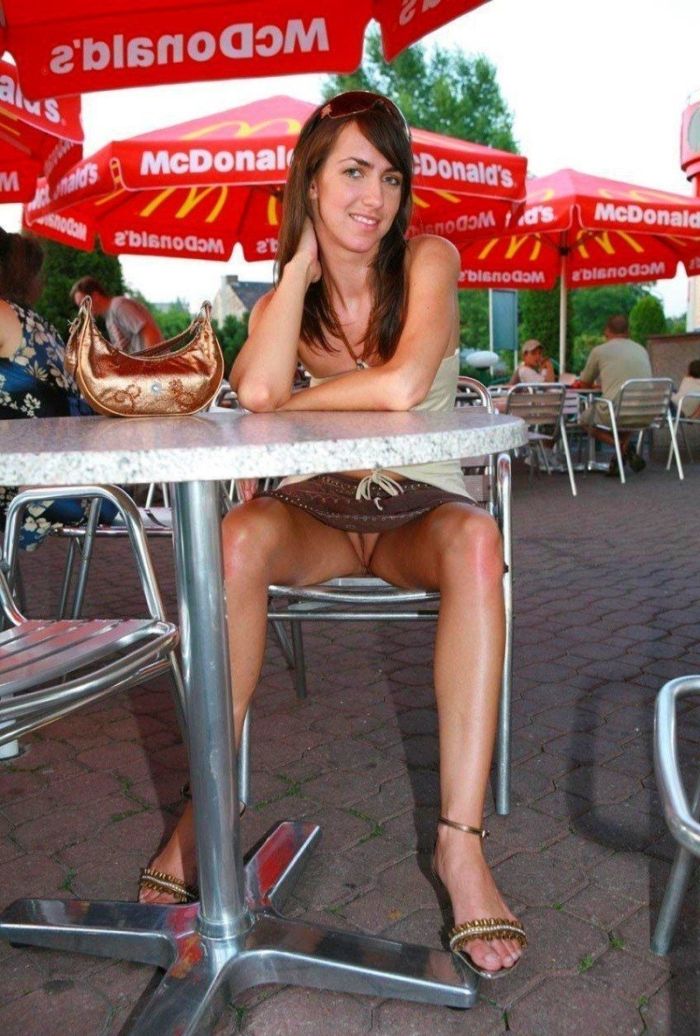 картинка ea37a6ea4a bez trusikov pod stolom foto devushek 17