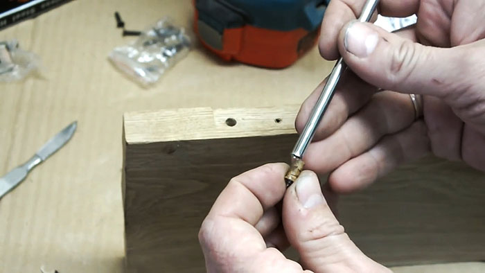 Простые удалить сорванные или сломанные саморезы просто, этого, обломка, нужно, необходимо, саморез, будет, новый, стержень, место, самореза, чепик, сделать, может, куска, стало, трубки, конец, вокруг, трубкиЗажимаем