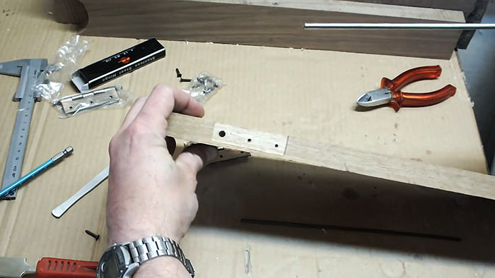 Простые удалить сорванные или сломанные саморезы просто, этого, обломка, нужно, необходимо, саморез, будет, новый, стержень, место, самореза, чепик, сделать, может, куска, стало, трубки, конец, вокруг, трубкиЗажимаем