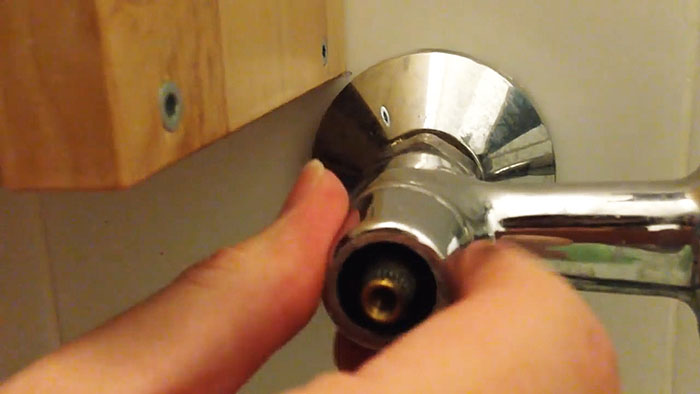 картинка 5ea7966646 kapaet vodoprovodnyj kran kak ustranit utechku vody 5