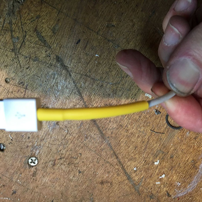 картинка ae26f772e8 kak zaschitit shnur zarjadki 7