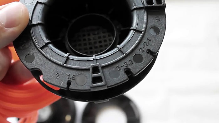 картинка c6d49a35f1 kak zapravit lesku v kosilnuju golovku motokosy 5