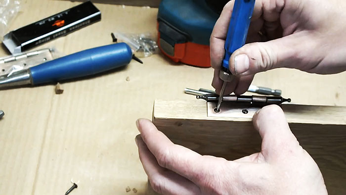 Простые удалить сорванные или сломанные саморезы просто, этого, обломка, нужно, необходимо, саморез, будет, новый, стержень, место, самореза, чепик, сделать, может, куска, стало, трубки, конец, вокруг, трубкиЗажимаем