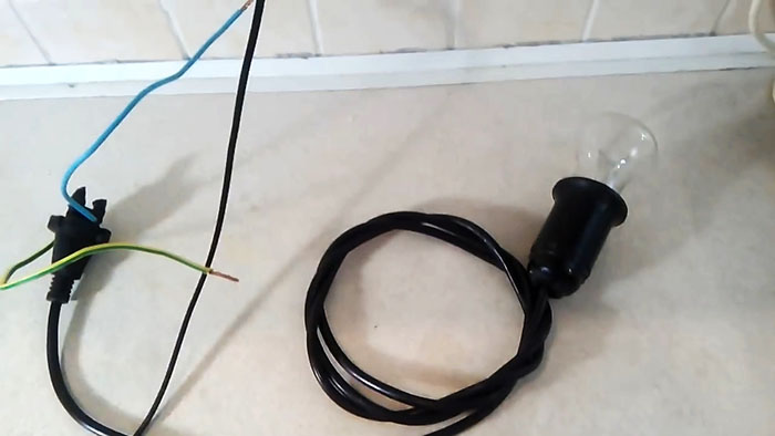 Способы проверки заземления в домашних условиях проверки, лампочка, заземление, заземления, между, оголенными, способ, лампа, запрещен, проводами, выведенными, провода, наличие, эффективно, провод, нужно, нулевой, контакты, фазный, вытащили