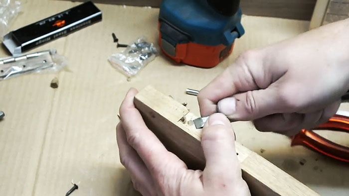 Простые удалить сорванные или сломанные саморезы просто, этого, обломка, нужно, необходимо, саморез, будет, новый, стержень, место, самореза, чепик, сделать, может, куска, стало, трубки, конец, вокруг, трубкиЗажимаем