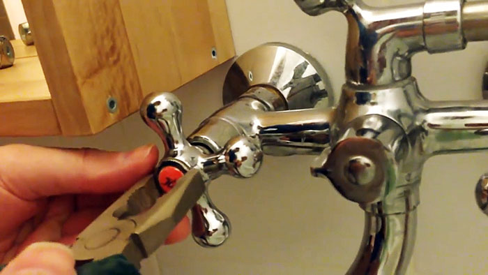 картинка fc9c1e0fef kapaet vodoprovodnyj kran kak ustranit utechku vody 2