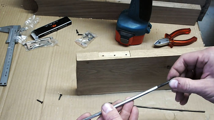 Простые удалить сорванные или сломанные саморезы просто, этого, обломка, нужно, необходимо, саморез, будет, новый, стержень, место, самореза, чепик, сделать, может, куска, стало, трубки, конец, вокруг, трубкиЗажимаем