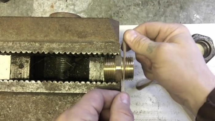 картинка 0782c35be4 kak pravilno i nadezhno namatyvat len na santehnicheskie soedinenija 5