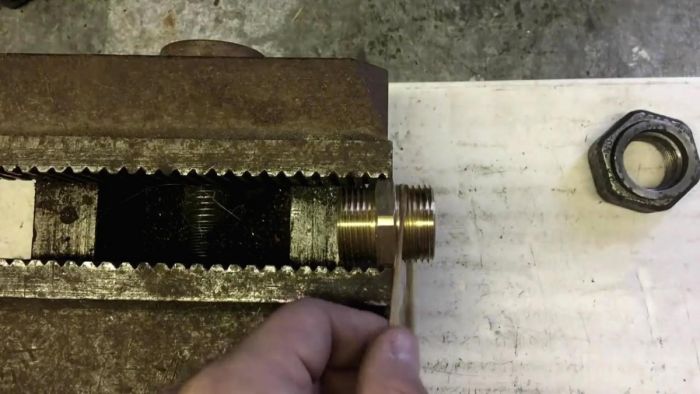 картинка 0ad2085bf8 kak pravilno i nadezhno namatyvat len na santehnicheskie soedinenija 6