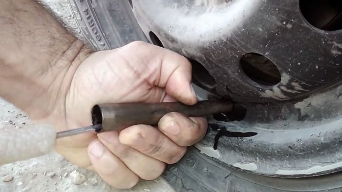 картинка 1291a34b73 zamena ventilja za 20 sekund bez snjatija kolesa 13