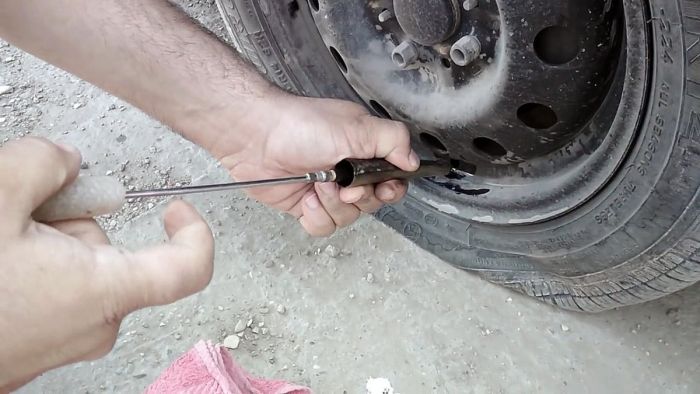 картинка 1570093686 zamena ventilja za 20 sekund bez snjatija kolesa 12